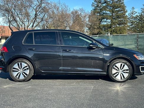 Used 2016 Volkswagen e-Golf SE w/ DC Fast Charging Package image 7