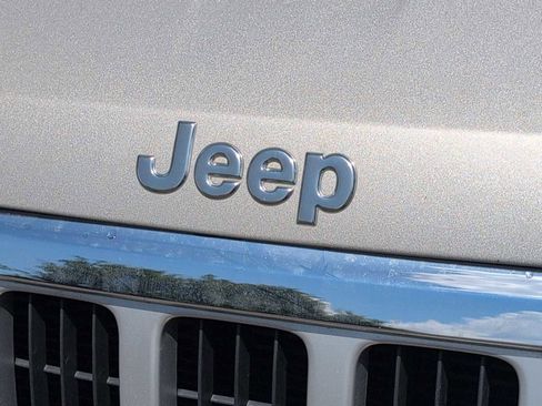 Used 2004 Jeep Grand Cherokee Limited w/ Trailer Tow Group IV AWD/4WD image 12