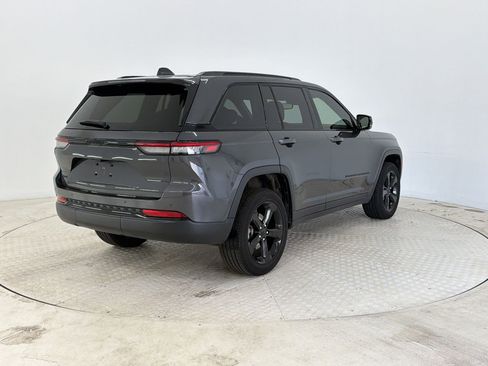 Used 2023 Jeep Grand Cherokee Altitude AWD/4WD image 9