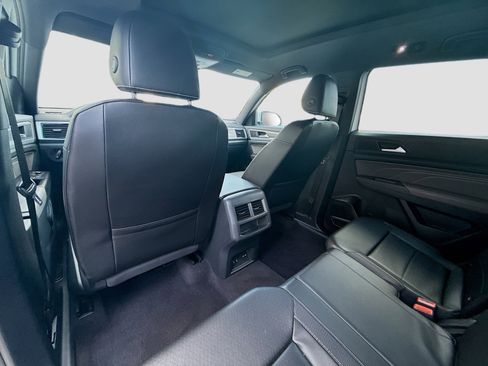 Used 2022 Volkswagen Atlas Cross Sport SE w/ Panoramic Sunroof Package image 24