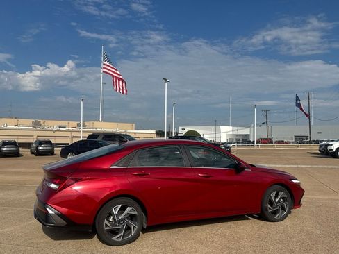 Used 2025 Hyundai Elantra SEL FWD image 22