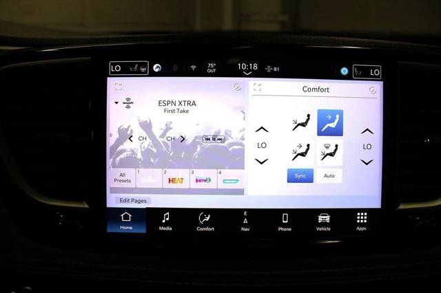 Certified 2025 Chrysler Pacifica Limited FWD image 16