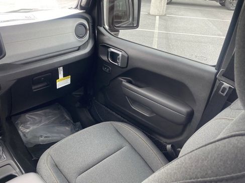 New 2025 Jeep Gladiator Sport image 34