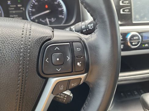Used 2018 Toyota Highlander SE AWD/4WD image 23