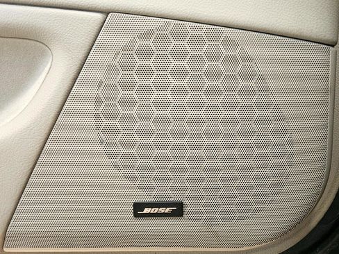 Used 2010 Cadillac DTS Premium image 24