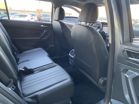 Used 2023 Volkswagen Tiguan SE w/ Panoramic Sunroof Package image 19