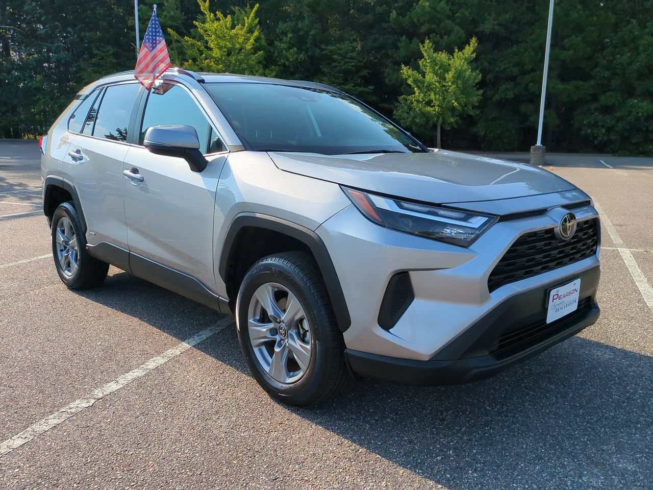 Used 2025 Toyota RAV4 XLE AWD/4WD image 2