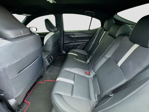 Used 2025 Toyota Camry SE w/ Convenience Package FWD image 15