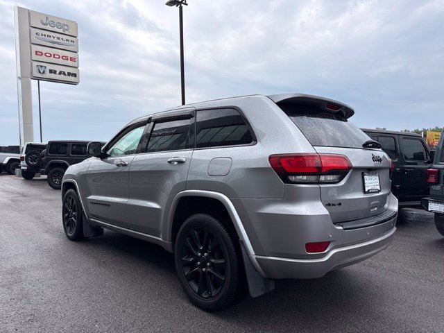Used 2018 Jeep Grand Cherokee Altitude AWD/4WD image 5