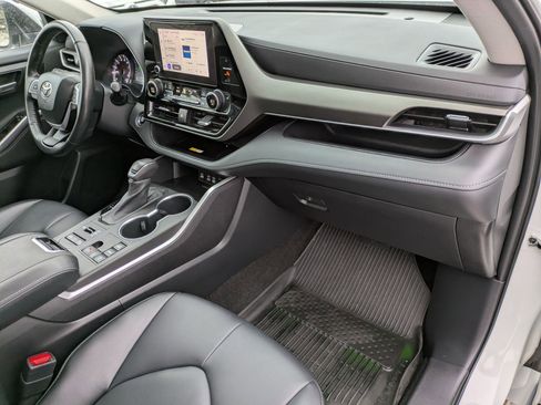 Used 2023 Toyota Highlander XLE image 25