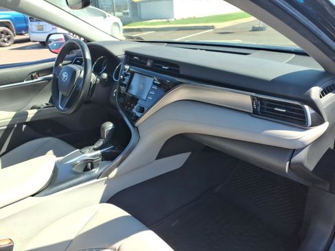 Used 2019 Toyota Camry SE w/ Convenience Package image 10