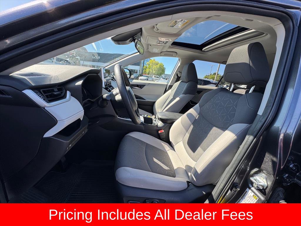 Used 2025 Toyota RAV4 XLE w/ Convenience Package FWD image 16