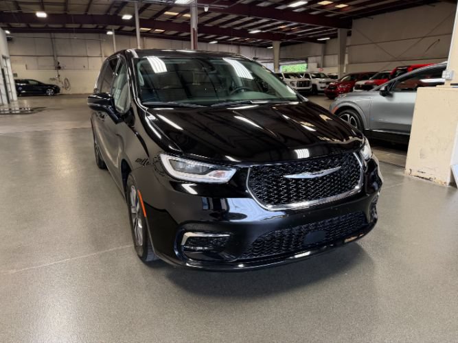 Used 2024 Chrysler Pacifica Limited FWD image 7