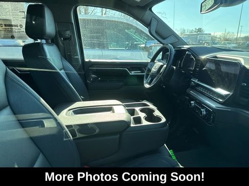 Used 2025 GMC Sierra 1500 SLT image 2
