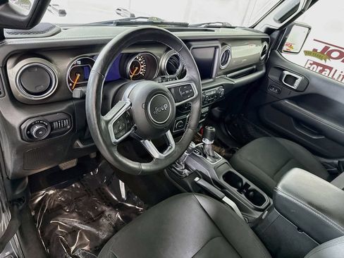 Used 2018 Jeep Wrangler Unlimited Sahara AWD/4WD image 17