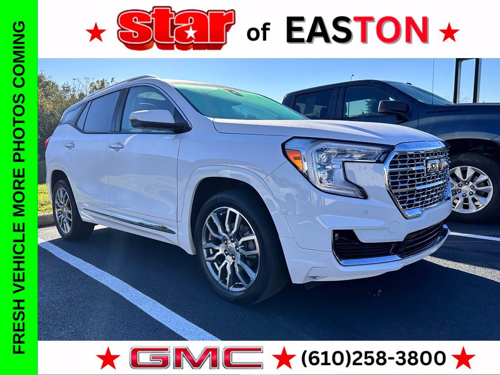 Used 2024 GMC Terrain Denali w/ Denali Premium Package AWD/4WD image 1