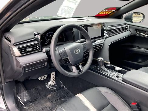 Used 2025 Toyota Camry SE w/ Convenience Package FWD image 14