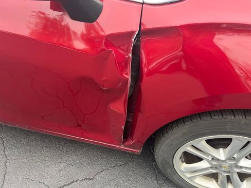 Used 2018 Chevrolet Cruze LT w/ LPO, Black Nameplate Package image 28