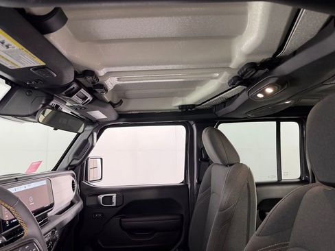 Used 2024 Jeep Wrangler Unlimited w/ Convenience Group image 24