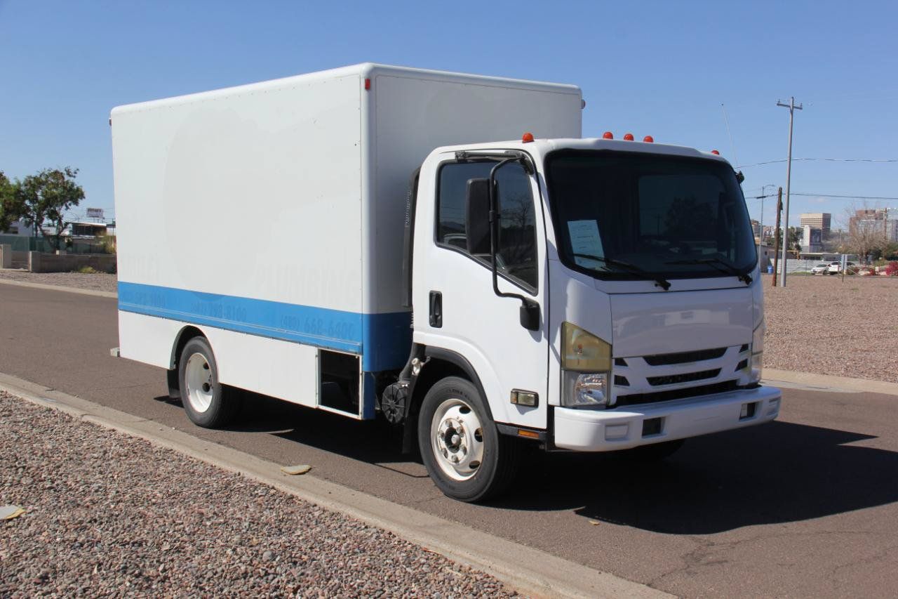Used 2018 Isuzu NPR RWD image 3