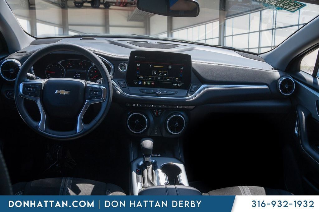 Used 2023 Chevrolet Blazer LT w/ Convenience Package FWD image 4