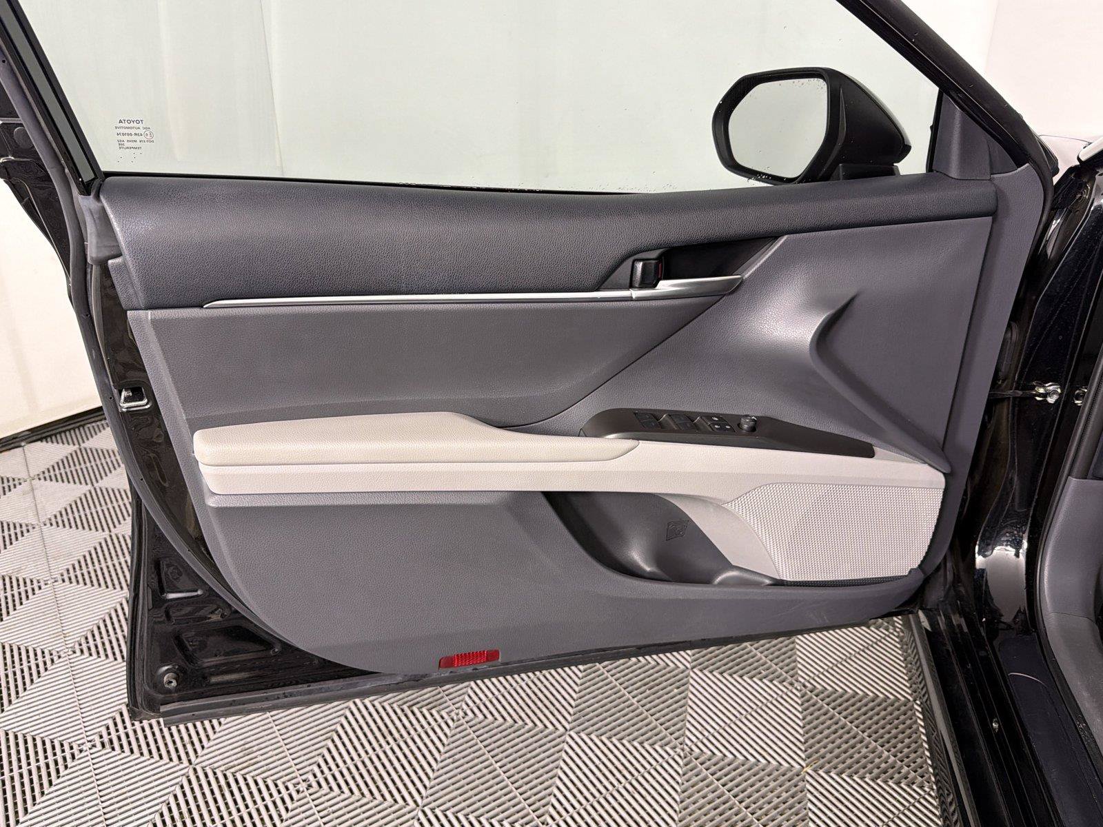 Used 2024 Toyota Camry SE FWD image 7