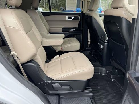 Used 2020 Ford Explorer XLT w/ Equipment Group 202A image 14