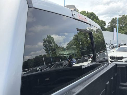 Used 2025 RAM 1500 Laramie AWD/4WD image 16