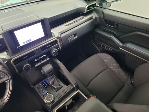 Certified 2026 Toyota Tacoma SR5 AWD/4WD image 19