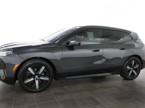 Used 2024 BMW iX xDrive50 w/ Premium Package AWD/4WD image 3