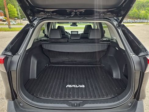 Used 2023 Toyota RAV4 XLE Premium image 24