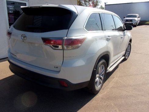 Used 2015 Toyota Highlander LE FWD image 4