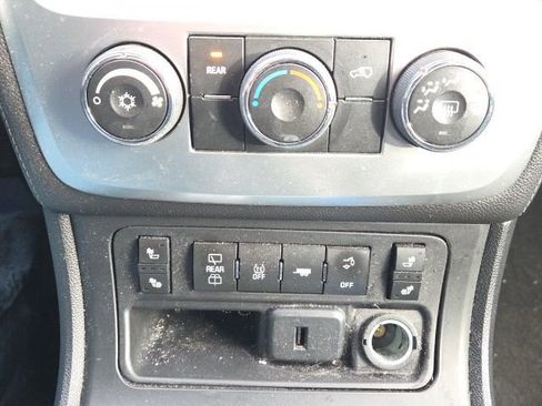 Used 2016 GMC Acadia SLE image 32