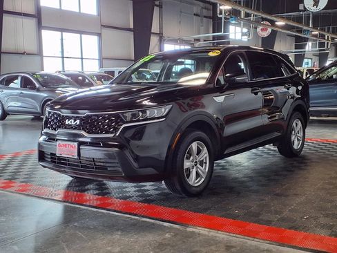 Used 2022 Kia Sorento LX AWD/4WD image 3