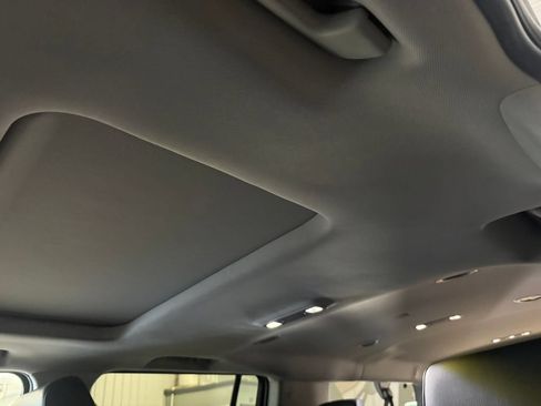 Used 2018 Cadillac Escalade ESV Luxury AWD/4WD image 25