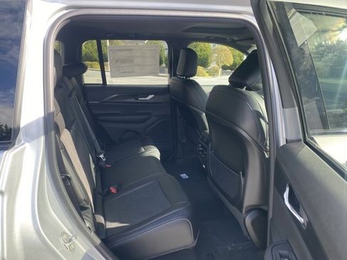 New 2025 Jeep Grand Cherokee Altitude image 30