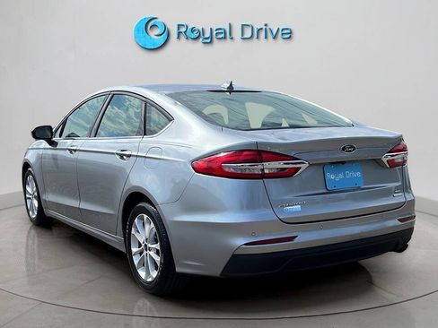 Used 2020 Ford Fusion SE FWD image 4