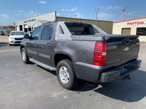 Used 2011 Chevrolet Avalanche LS RWD image 3