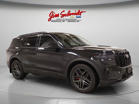 Used 2025 Ford Explorer ST AWD/4WD image 2