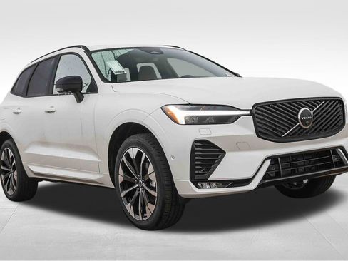 Used 2026 Volvo XC60 B5 Plus w/ Climate Package PRO AWD/4WD image 3