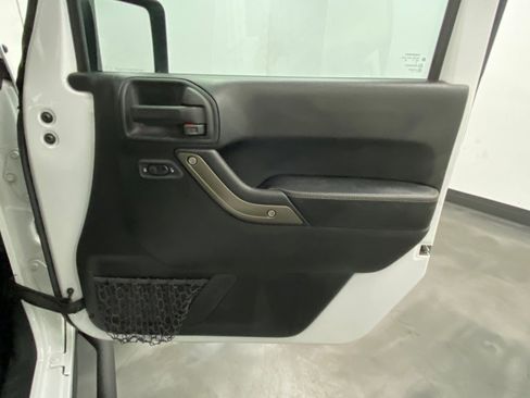 Used 2018 Jeep Wrangler Unlimited Sport AWD/4WD image 36