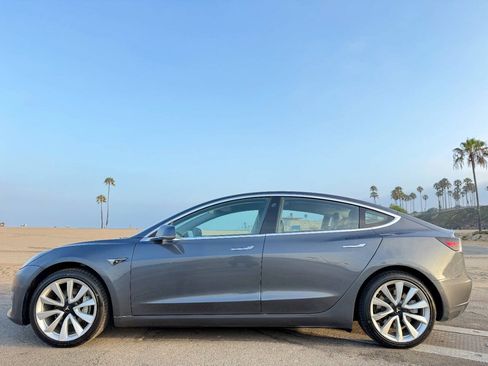Used 2018 Tesla Model 3 Long Range RWD image 2