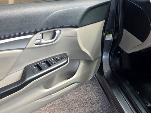 Used 2013 Honda Civic Hybrid Sedan image 12