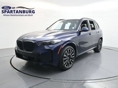 Used 2025 BMW X5 xDrive40i w/ M Sport Package AWD/4WD image 3