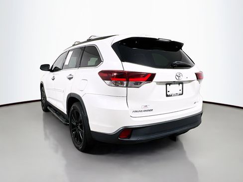 Used 2019 Toyota Highlander SE image 8