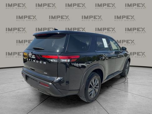 Used 2024 Nissan Pathfinder S image 5