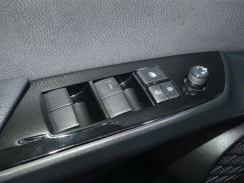 Used 2022 Toyota Prius FWD image 19