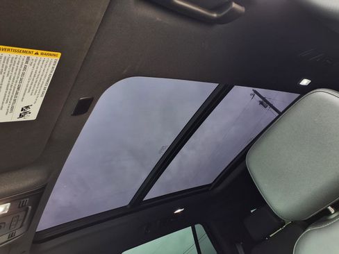 Used 2024 Chevrolet Tahoe Z71 w/ Luxury Package image 8