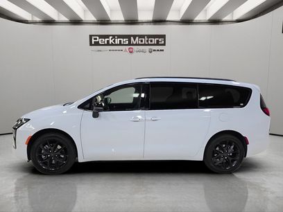 New 2027 Chrysler Pacifica Limited