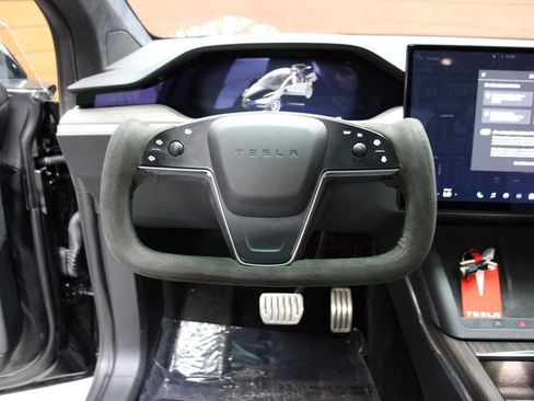 Used 2023 Tesla Model X image 25